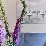 Golden Hour Apartments- Loft H 216 דירה *