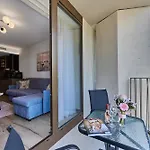 דירה Golden Hour Apartments- Loft H 216 *