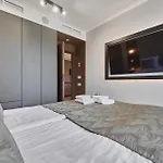 Golden Hour Apartments- Loft H 216 דירה *