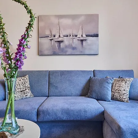 Golden Hour Apartments- Loft H 216 슈비노우이스쳬