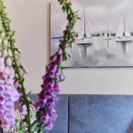 Golden Hour Apartments- Loft H 216 아파트 *